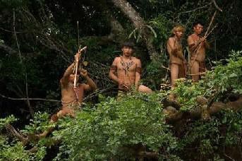 groupe d'Hommes Guaranis d'Amazonie profonde